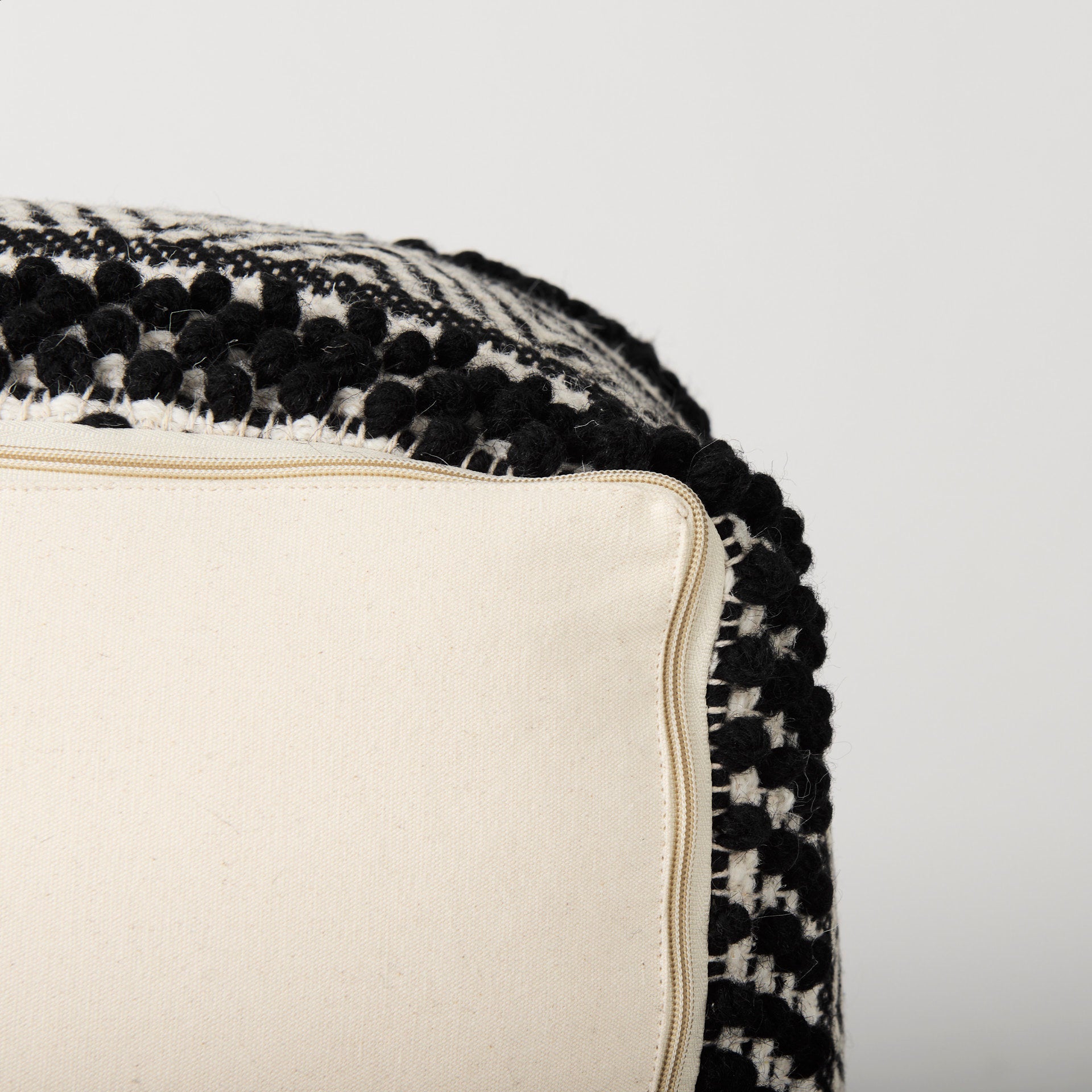 Garima Pouf