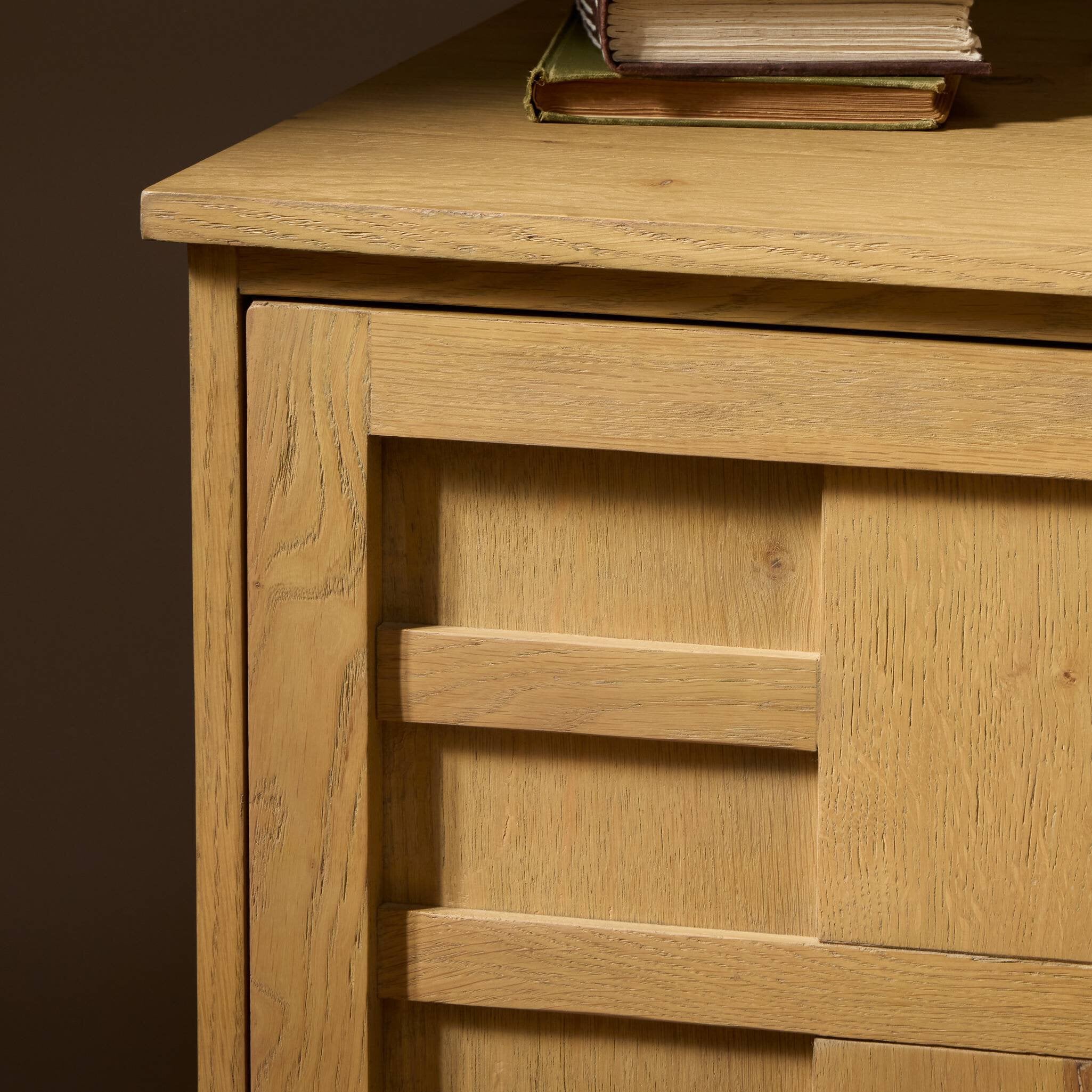 Alessio Nightstand