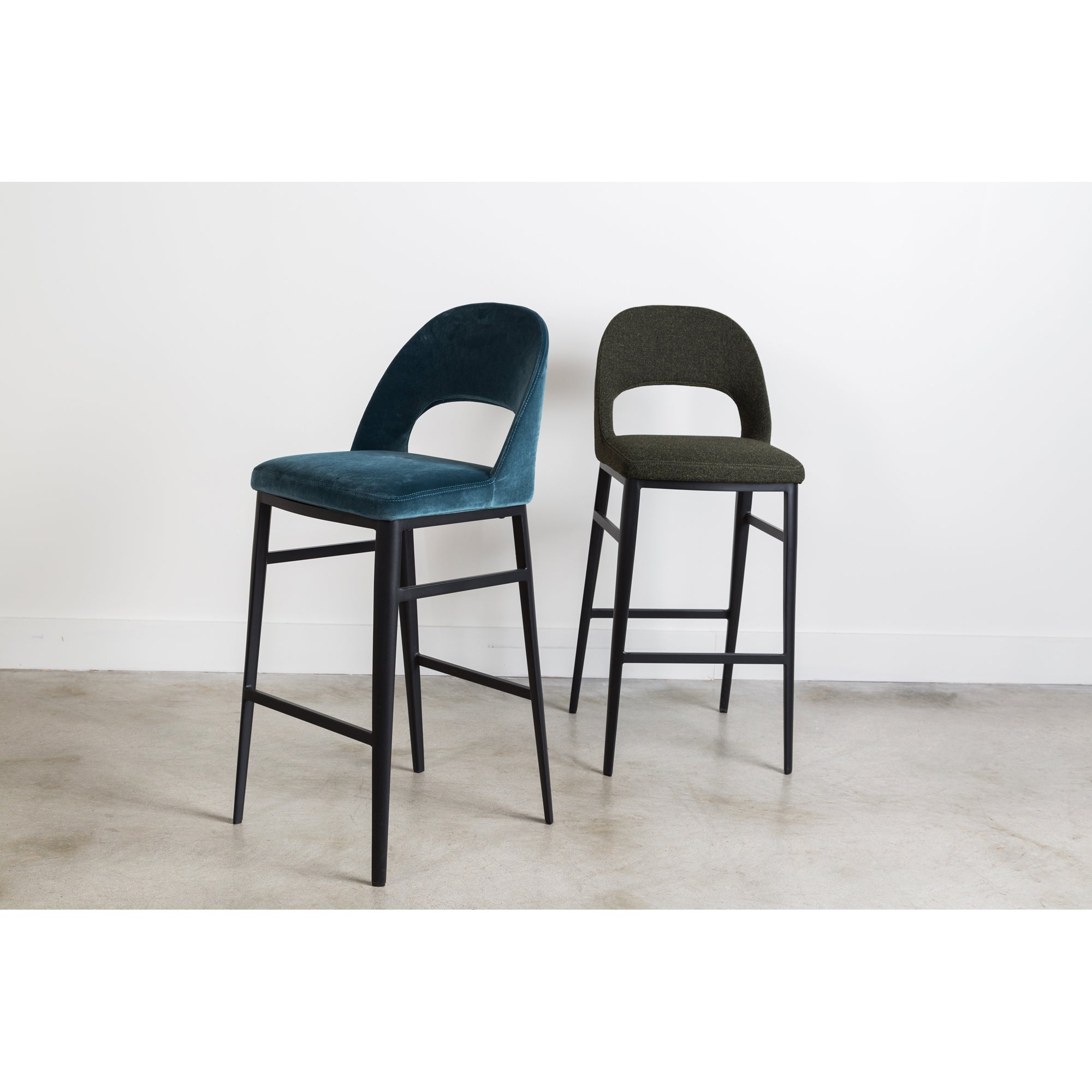 Roger Bar Stool