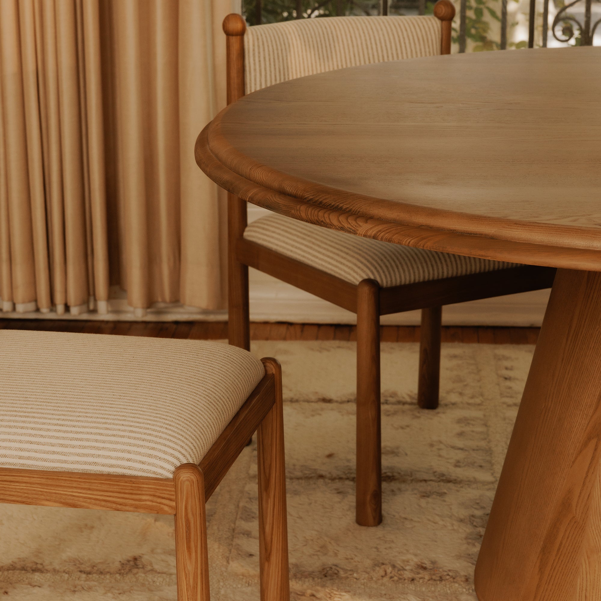 Tutto Dining Table
