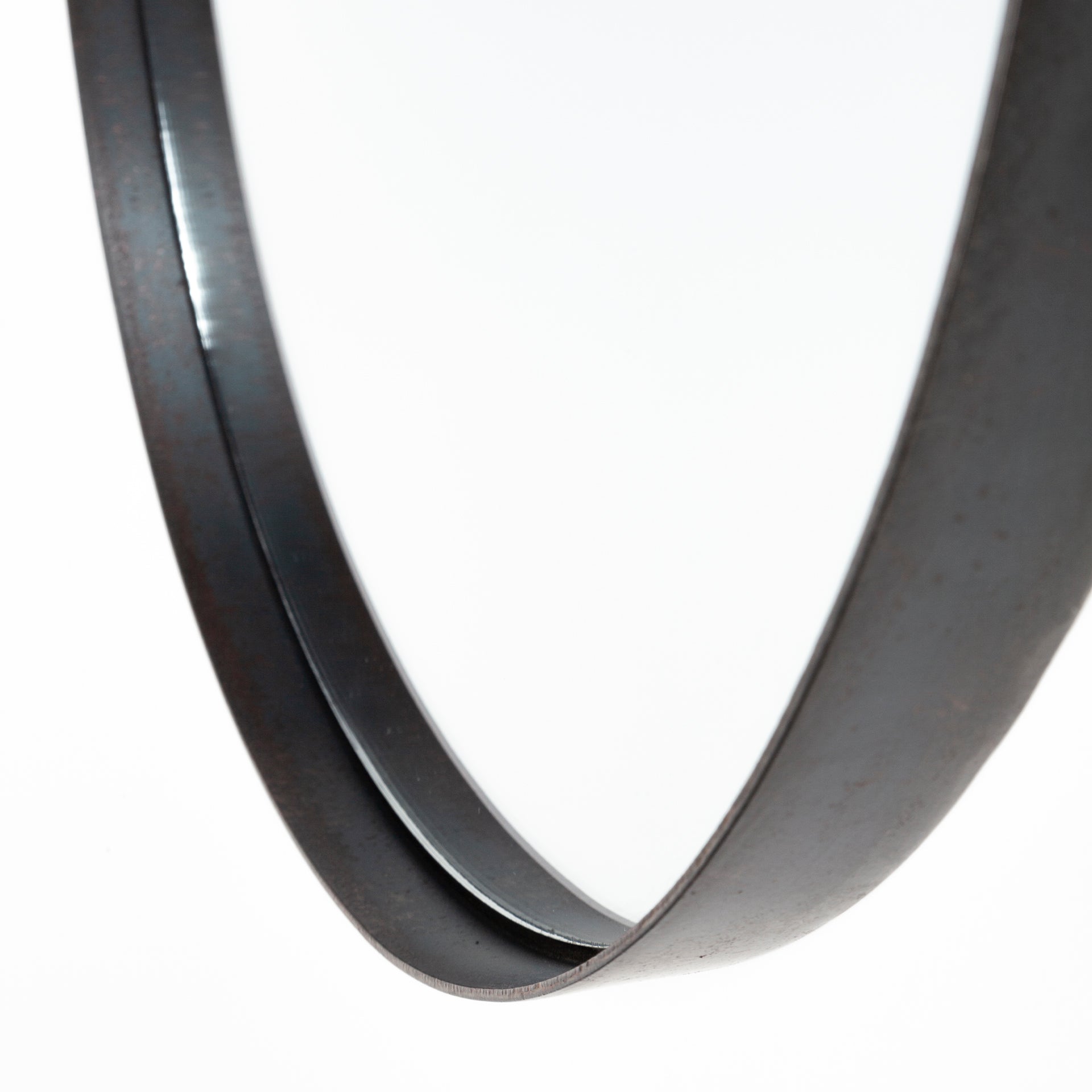 Collie 20x26 Round Black Metal Frame Mirror