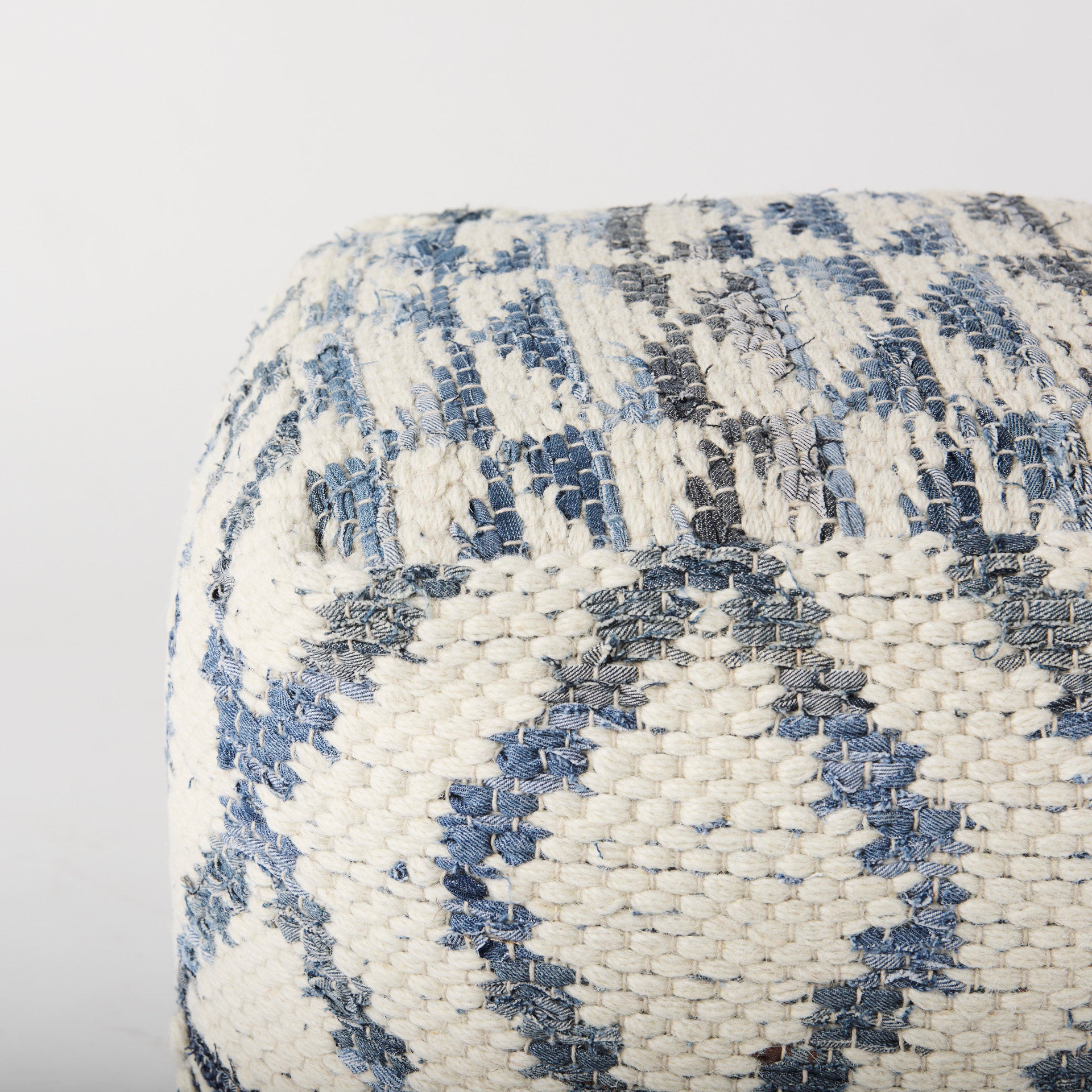 Eshana Pouf