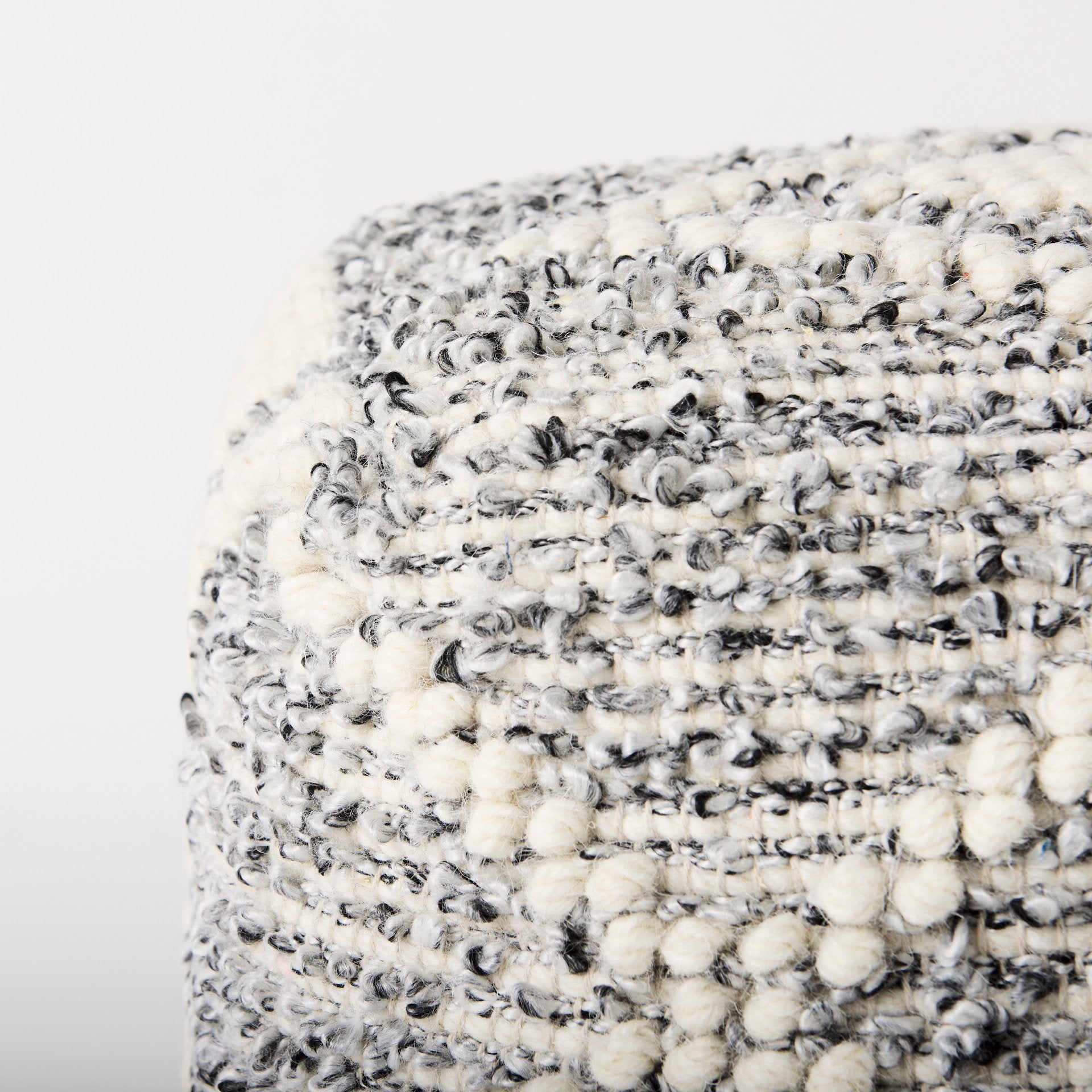 Ekiya  Pouf