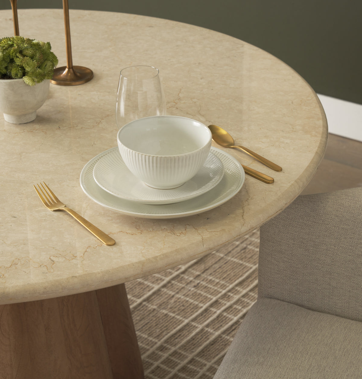 Marilyn Dining Table