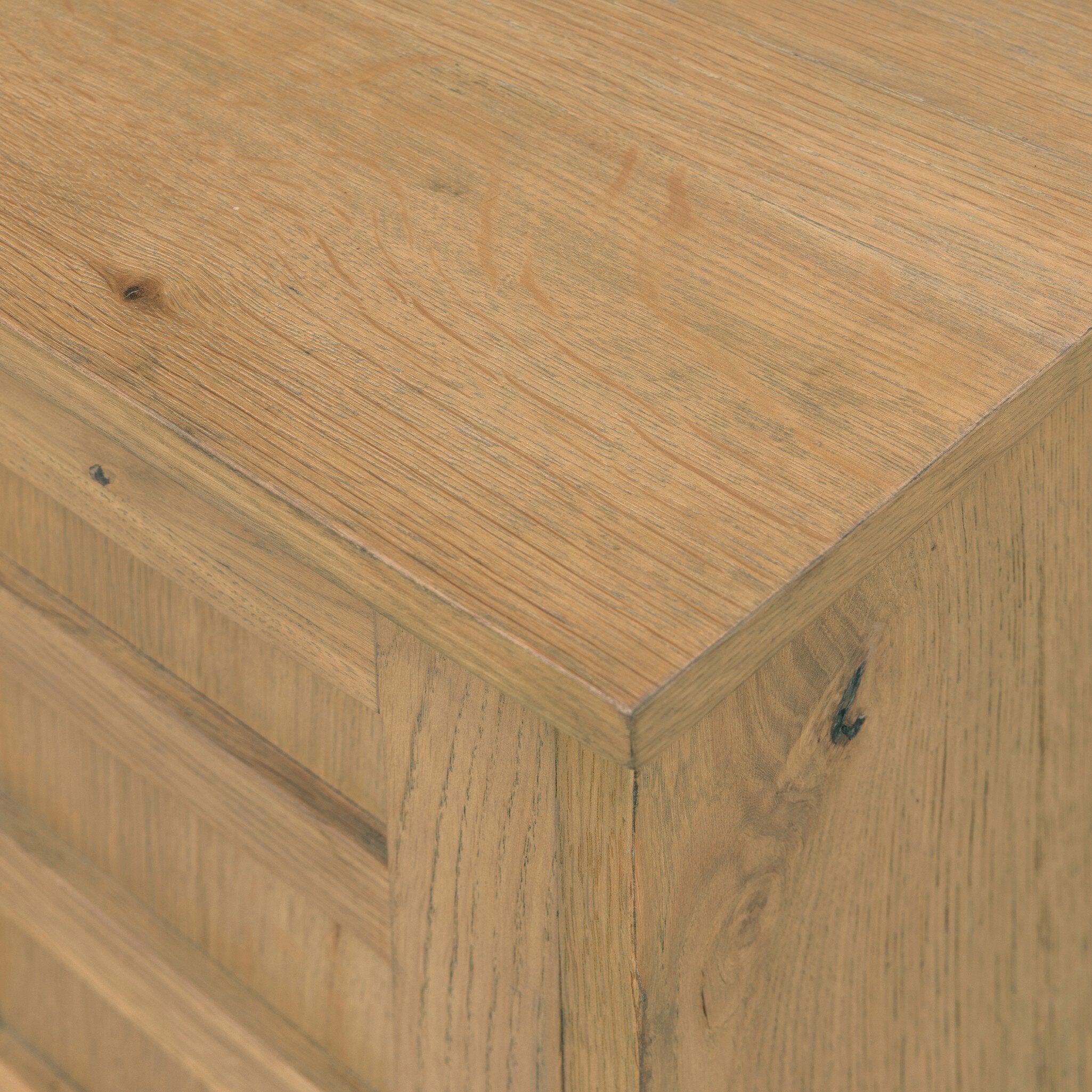 Alessio Nightstand