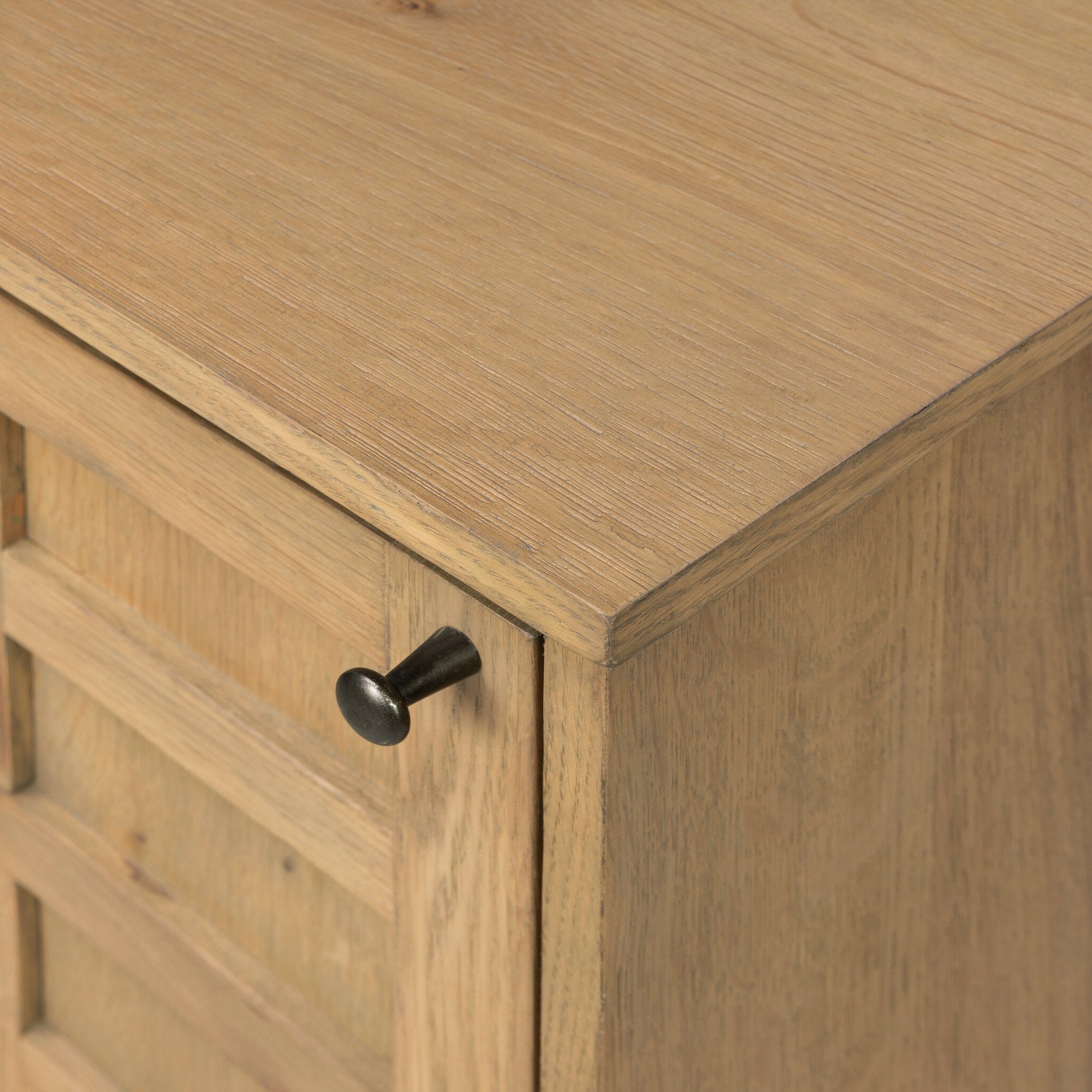 Alessio Nightstand