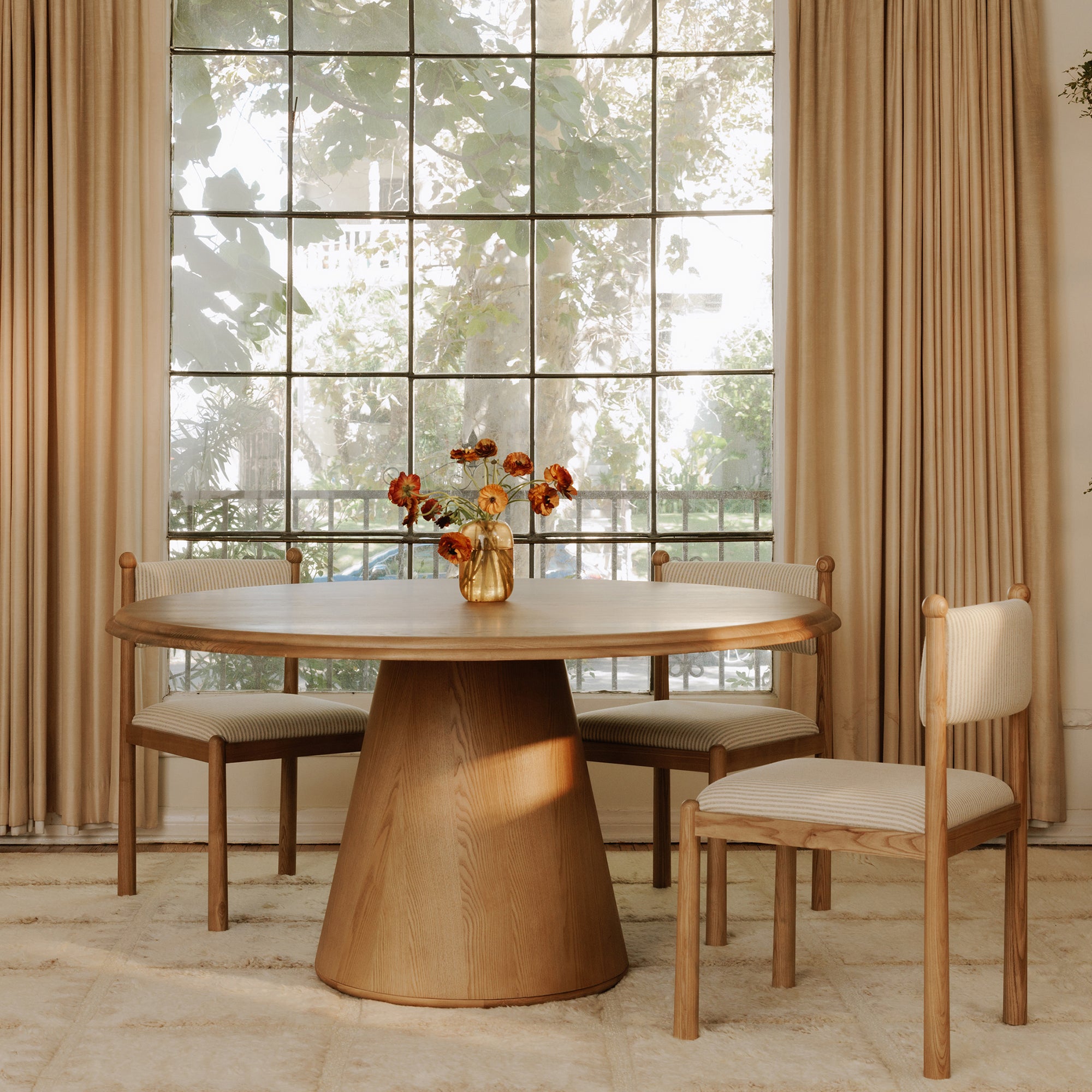 Tutto Dining Table