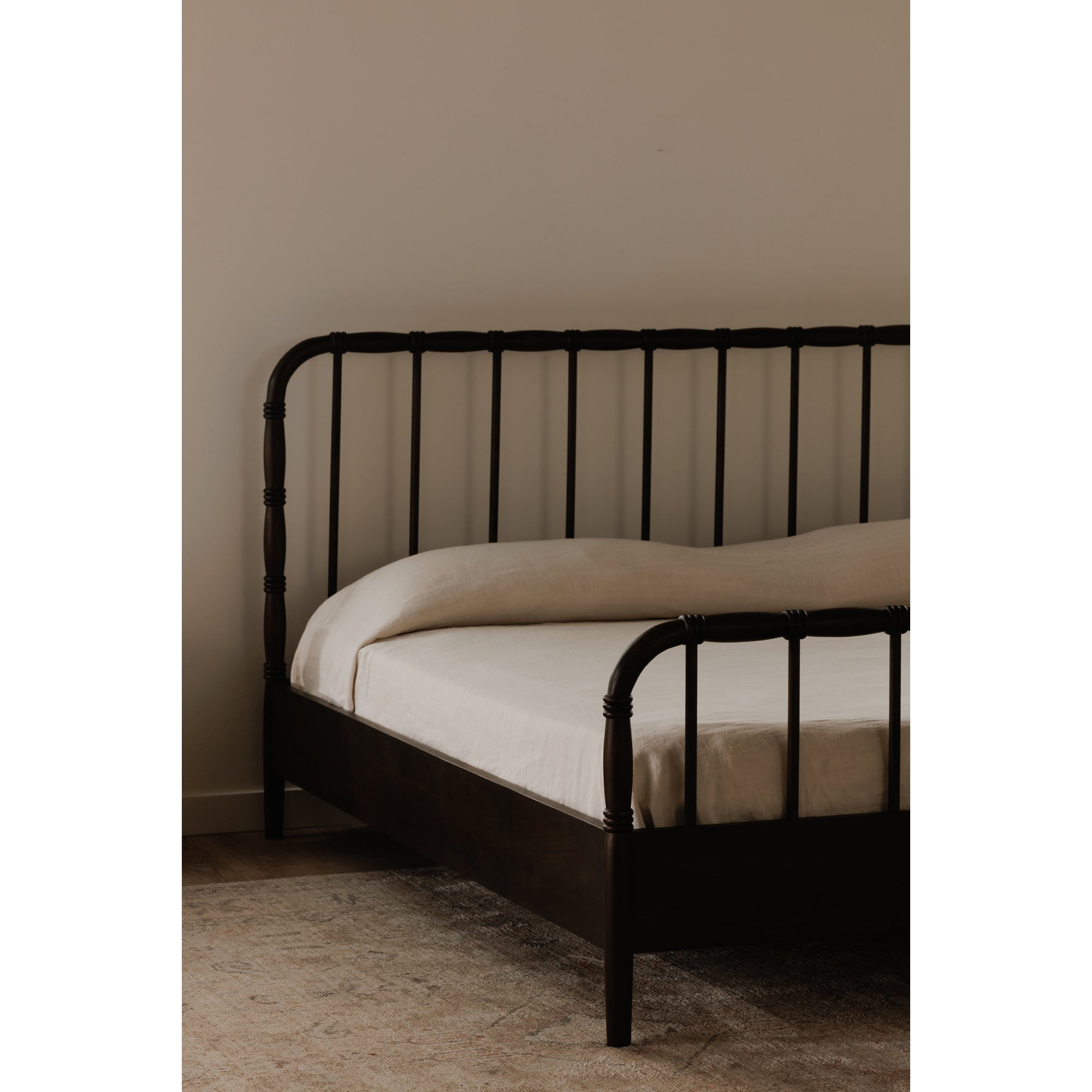 Vivian Bed