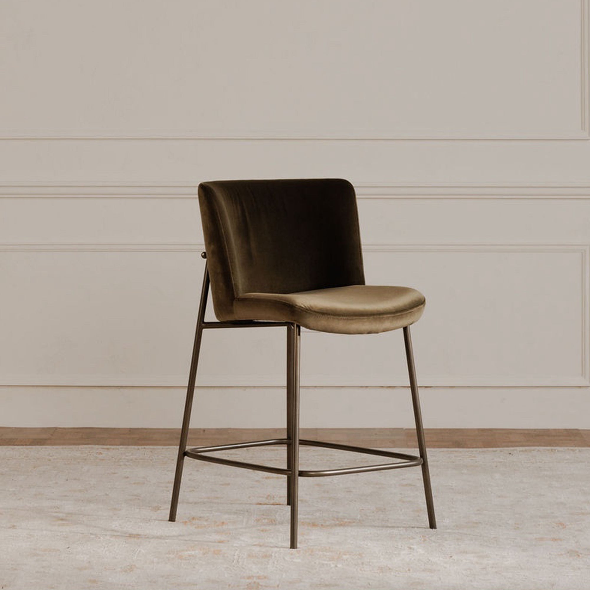 Early Bar Stool